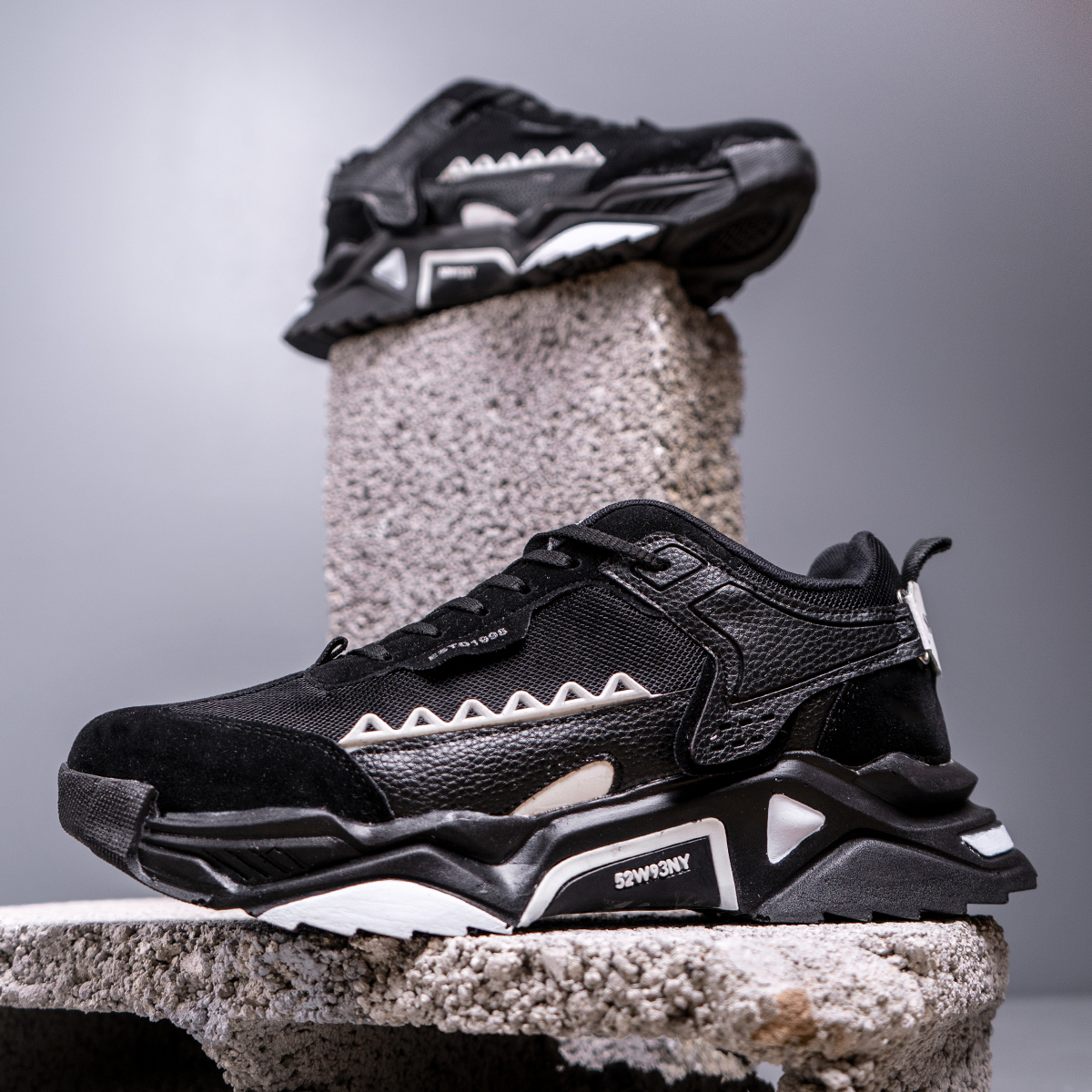 کفش ورزشی مردانه مشکی مدل KARVIN