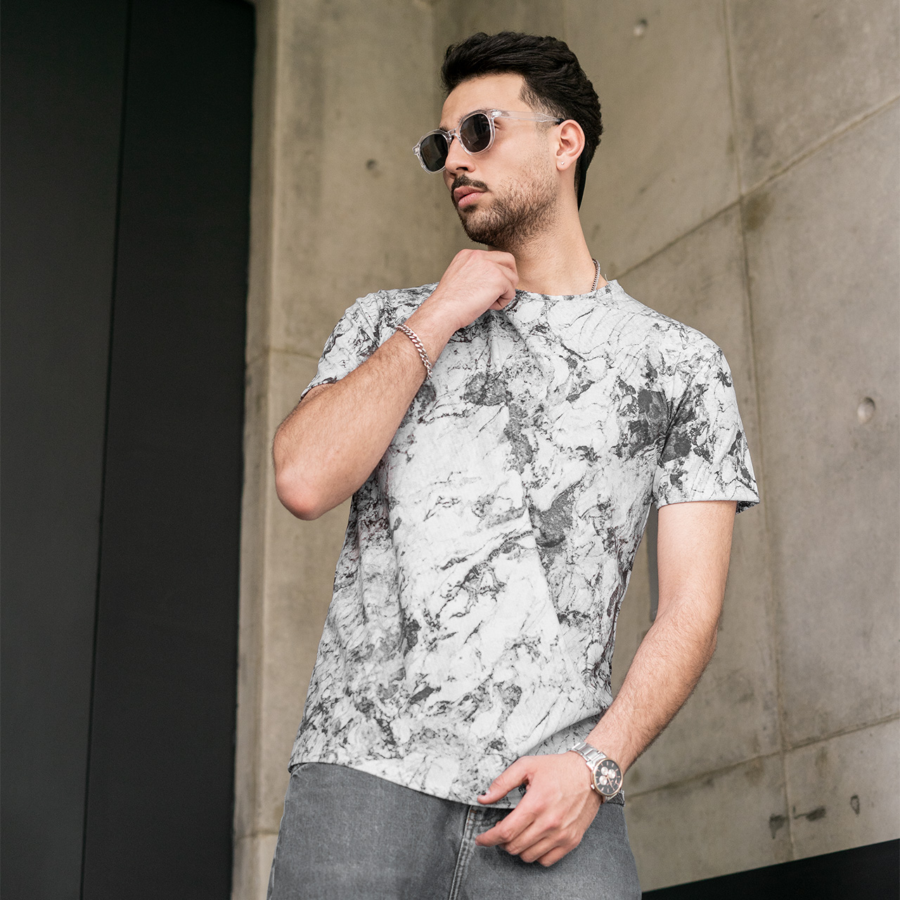 تیشرت مردانه طوسی آبرنگی مدل 61