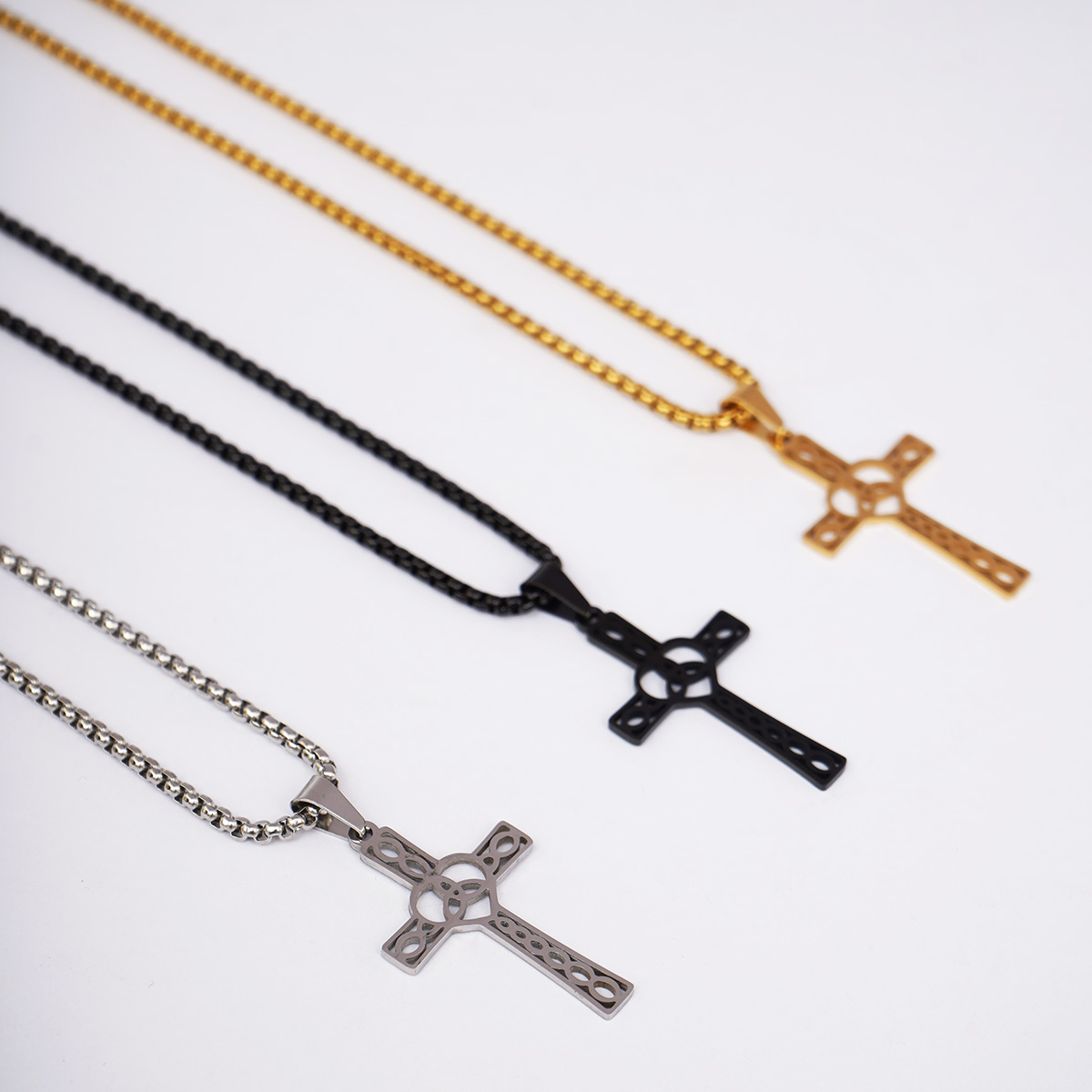 گردنبند طلایی طرح صلیب و قلب مدل SH