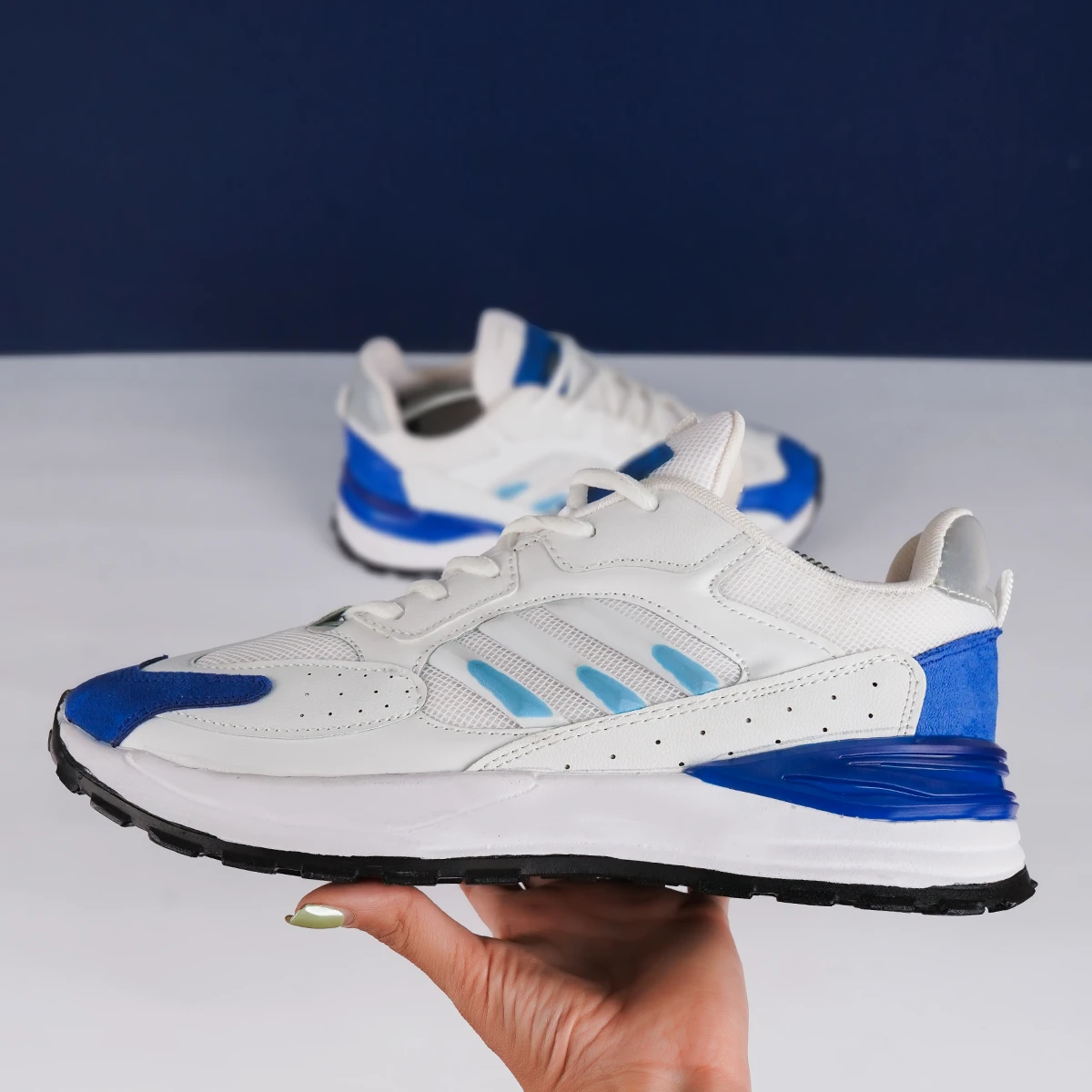 کفش ورزشی مردانه آبی سفید Adidas مدل Toka