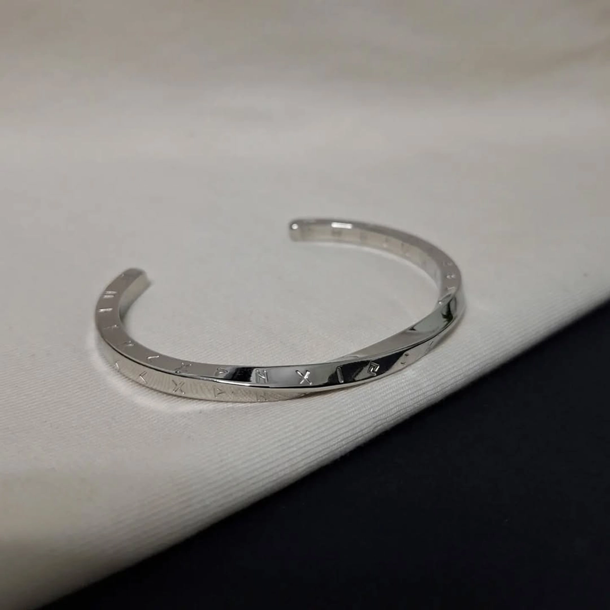 بنگل نقره ای پیچ خورده وایکینگی